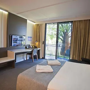 Kings Park - 4* Chinchilla